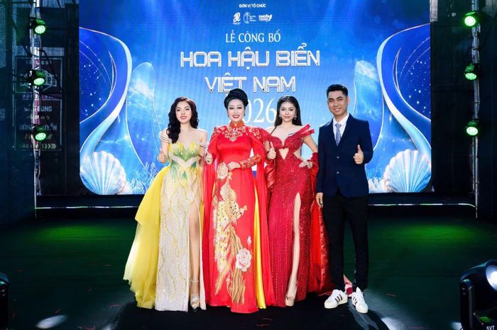 Đạo diễn Trung Hoàng (ngoài cùng bên phải) đảm nhận vai trò Tổng đạo diễn cuộc thi. (Ảnh: Ban Tổ chức)