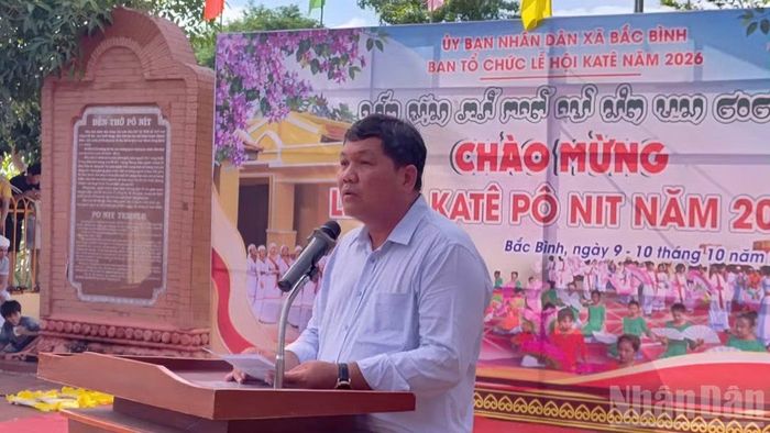 Lãnh đạo xã Bắc Bình phát biểu tại lễ hội. (Ảnh: Quý Ngọc)