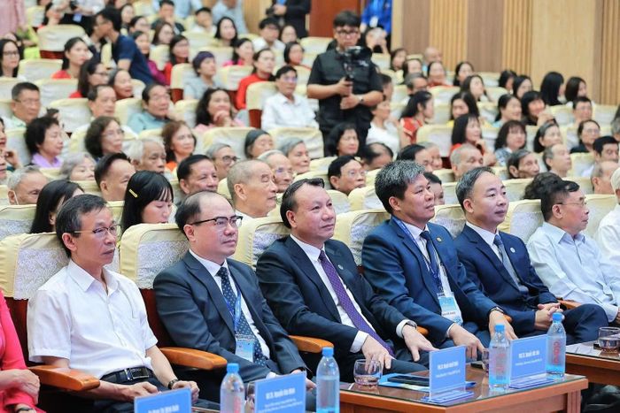 Các đại biểu tham dự Lễ kỷ niệm 70 năm thành lập Khoa Địa lý, Trường đại học Sư phạm Hà Nội. (Ảnh: LÊ ĐÔNG)