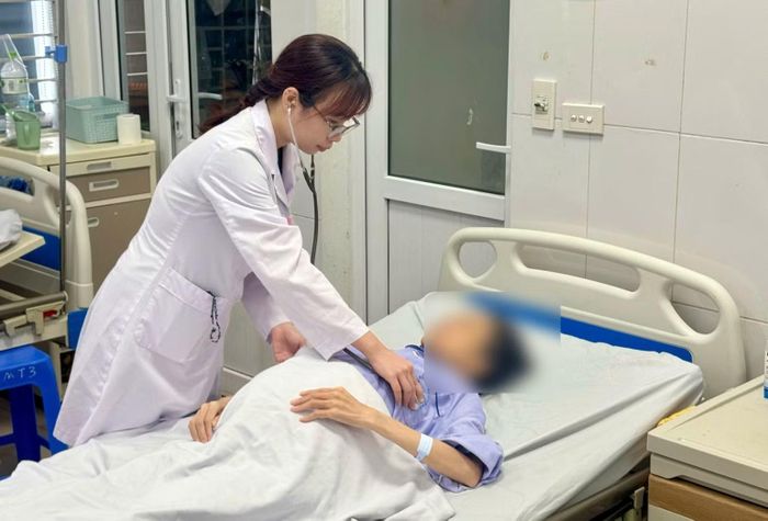 Với người mắc bệnh mạn tính hoặc điều trị dài ngày thuộc danh mục quy định, phiếu chuyển giữa các cơ sở khám, chữa bệnh có giá trị 1 năm. (Ảnh minh họa nhandan.vn)