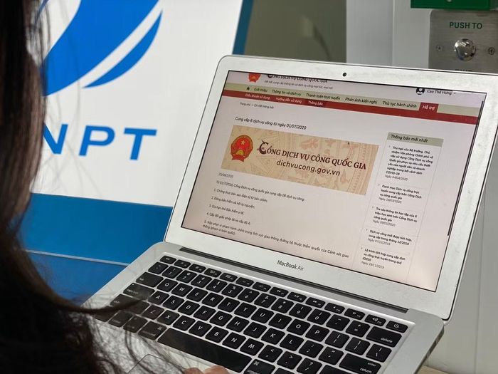 Người dân sử dụng dịch vụ công trực tuyến. (Ảnh: VNPT)