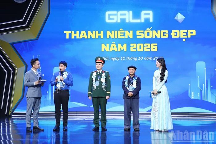 Các gương "Thanh niên sống đẹp" năm 2026 giao lưu, chia sẻ về câu chuyện truyền cảm hứng của bản thân. (Ảnh: HẢI LÂM)