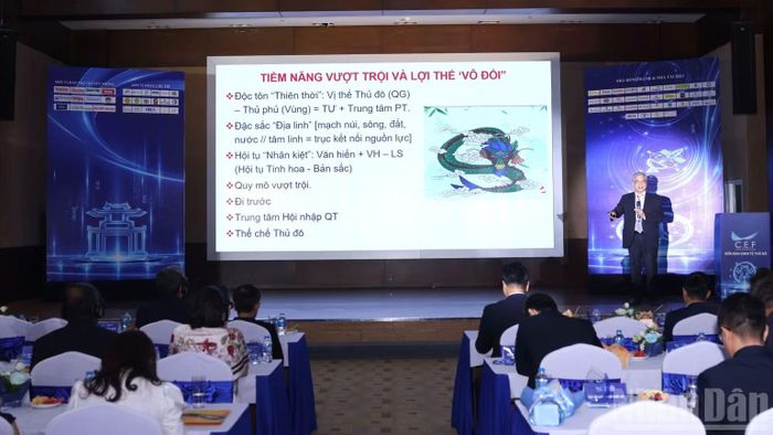 Phó Giáo sư, Tiến sĩ Trần Đình Thiên, Chủ tịch Hội đồng chuyên gia cấp cao Diễn đàn Kinh tế Thủ đô lần thứ ba tham luận tại diễn đàn.