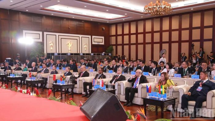 Các đại biểu tham dự diễn đàn. (Ảnh: ANH ĐÀO)