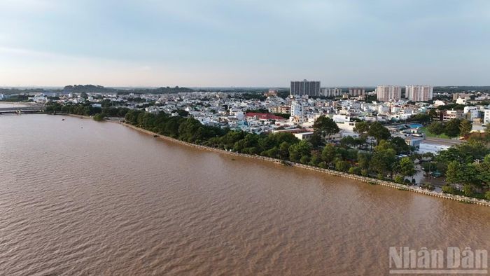 Triều cường ở trạm Biên Hòa (trên sông Đồng Nai) đo được ở mức 2,2 m, vượt mức kỷ lục vào năm 2000.