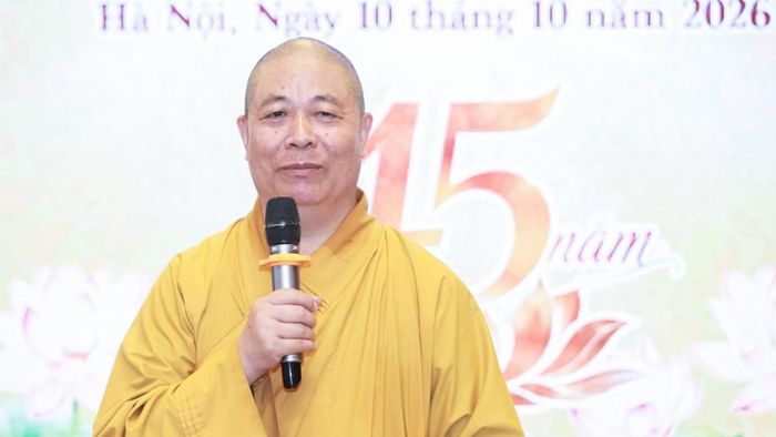 Hòa thượng Thích Thọ Lạc, Ủy viên Thường trực, Ủy viên Thư ký Hội đồng Trị sự, Trưởng Ban Văn hóa Trung ương Giáo hội Phật giáo Việt Nam phát biểu. (Ảnh: QUANH VINH)