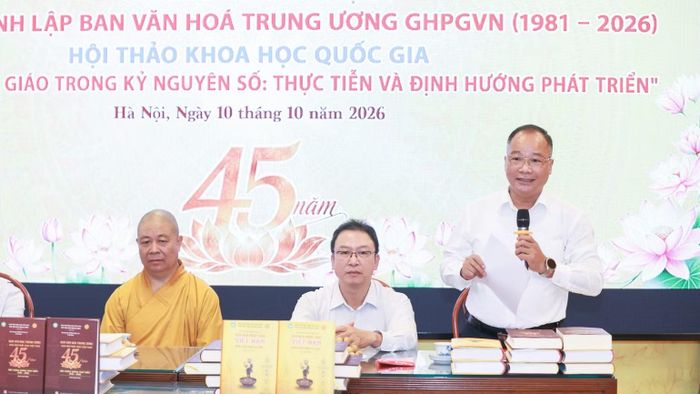 Tiến sĩ Nguyễn Đăng Khang, Phó Tổng Biên tập Báo Đại đoàn kết thông tin về chuỗi hoạt động kỷ niệm. (Ảnh: QUANH VINH)