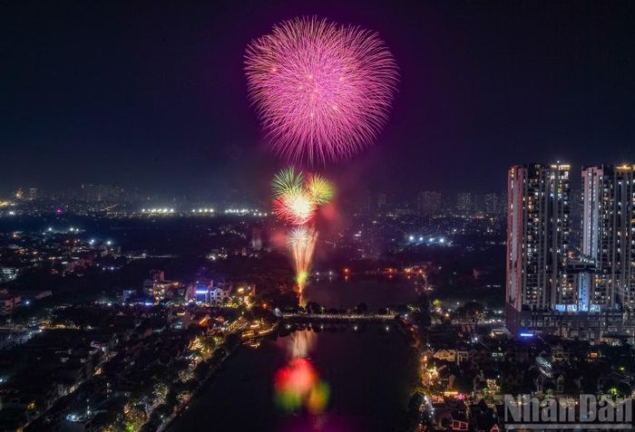 Hồ Văn Quán là điểm bắn phục vụ người dân khu vực phía Tây Nam Hà Nội. Trận địa tại đây kết hợp pháo hoa tầm cao, tầm thấp và hỏa thuật, khai thác không gian mặt nước cùng cảnh quan chung quanh hồ.