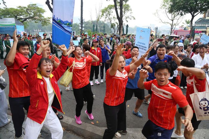  Chương trình quy tụ các vận động viên của Đoàn thể thao Việt Nam. Ảnh: BÙI LƯỢNG 