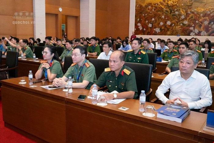 Các đại biểu dự hội thảo.