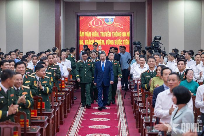 Tổng Bí thư, Chủ tịch nước Tô Lâm dự Lễ kỷ niệm 80 năm Ngày truyền thống LLVT Thủ đô Hà Nội và đón nhận danh hiệu Anh hùng LLVT nhân dân.