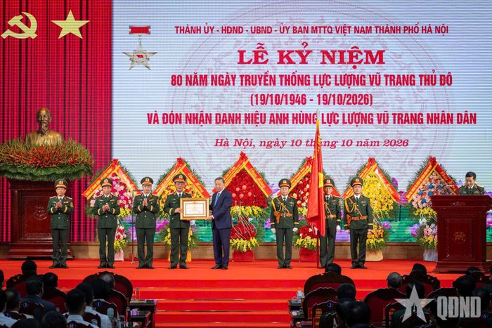  Tổng Bí thư, Chủ tịch nước Tô Lâm trao danh hiệu Anh hùng LLVT nhân dân tặng Bộ tư lệnh Thủ đô Hà Nội.