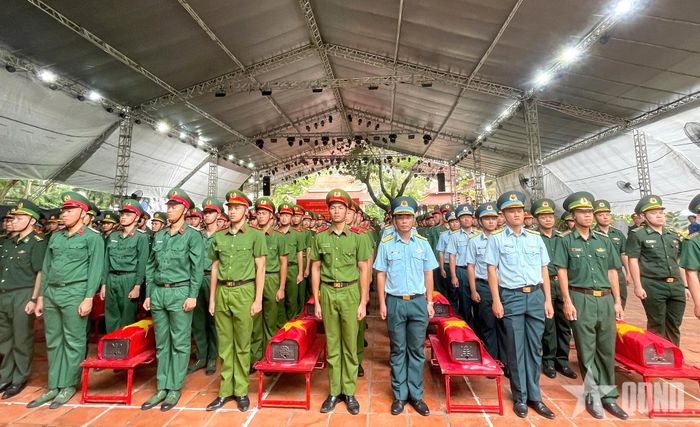  Các lực lượng tham gia sơ duyệt lễ viếng, lễ truy điệu và an táng hài cốt liệt sĩ tại Công viên Lê Thị Riêng. 