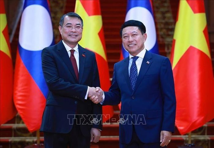  Thủ tướng Lê Minh Hưng và Thủ tướng Lào Saleumxay Kommasith hội đàm. Ảnh: TTXVN  