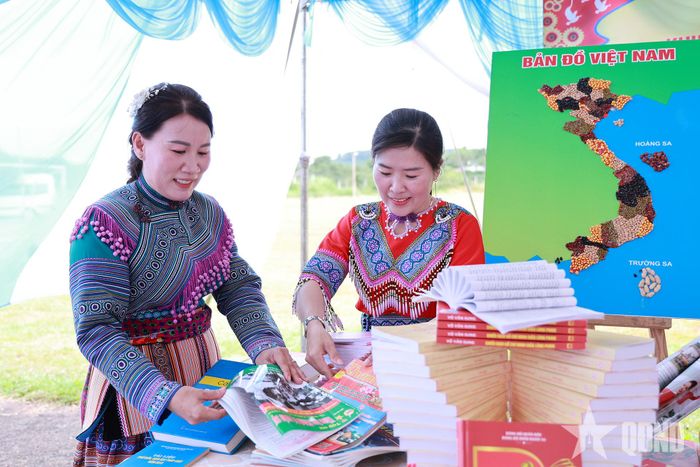 “Góc pháp luật” tạo không gian gần gũi để người dân tìm hiểu.