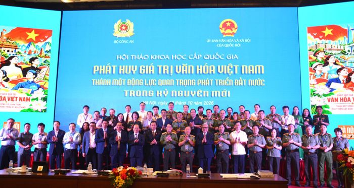  Các đại biểu dự hội thảo. 