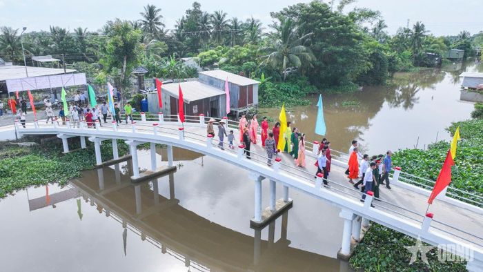  Cầu Kênh 6, ấp Hòa Lợi, xã Thạnh Lộc, tỉnh An Giang hoàn thành giúp người dân đi lại thuận tiện hơn.