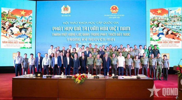 Các đại biểu dự hội thảo. Ảnh: HỒ LONG
