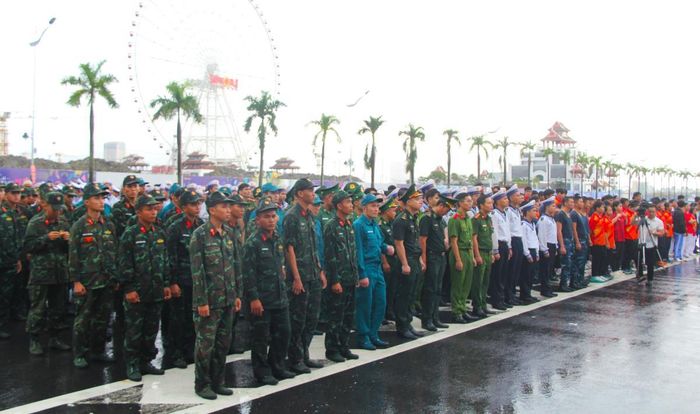 Các lực lượng vũ trang cùng nhân dân tham gia Lễ phát động phong trào toàn dân tập luyện thể thao sáng nay
