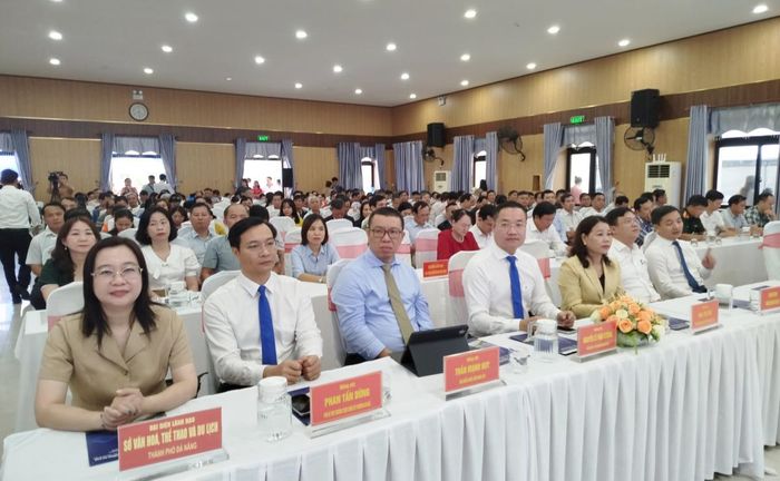 Đông đảo đại biểu và nhân dân phường An Khê tham dự khai mạc Ngày hội.