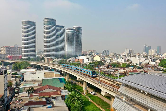 Đoạn trên cao tuyến metro số 1 (Bến Thành – Suối Tiên) đi qua khu Văn Thánh, phường Thạnh Mỹ Tây, TPHCM. Ảnh: HOÀNG HÙNG