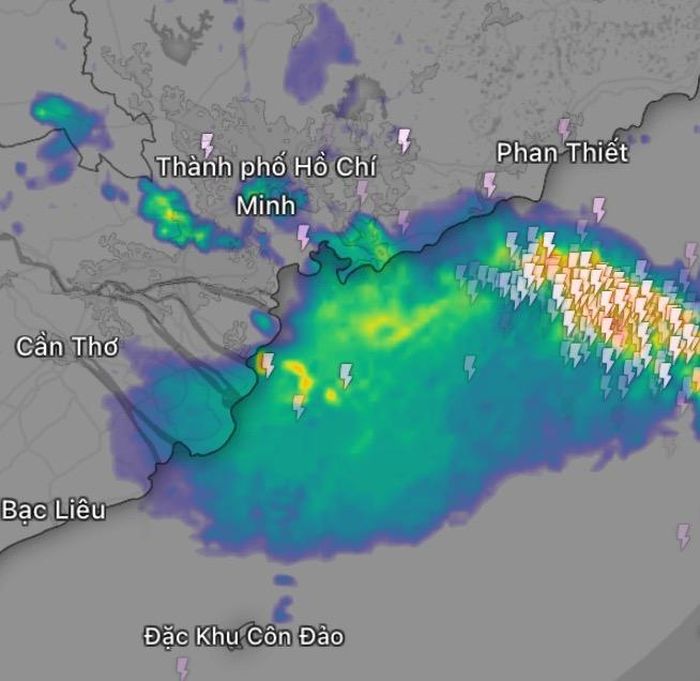  Ảnh radar thời tiết lúc 7 giờ tại khu vực ven biển Đông Nam bộ với ổ mây lớn đang di chuyển vào đất liền Nam bộ. Nguồn: Windy 