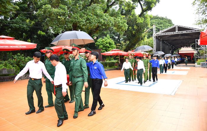  Các lực lượng tập luyện nghi thức di quách từ công viên ra xe 