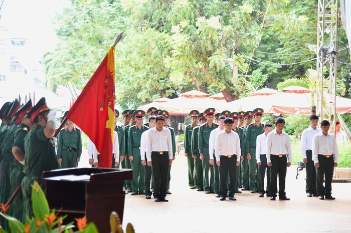  Các lực lượng tập duyệt nghi thức dâng hoa, dâng hương, mặc niệm 
