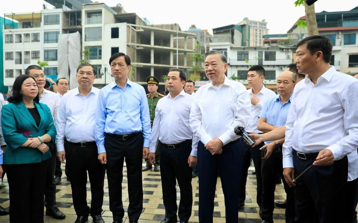  Tổng Bí thư, Chủ tịch nước Tô Lâm cùng đoàn công tác kiểm tra tiến độ thi công Dự án bãi đỗ xe, cây xanh thuộc khu vực giữa đường Vành đai 1 và đường La Thành (phường Ô Chợ Dừa). Ảnh: QUANG THÁI 