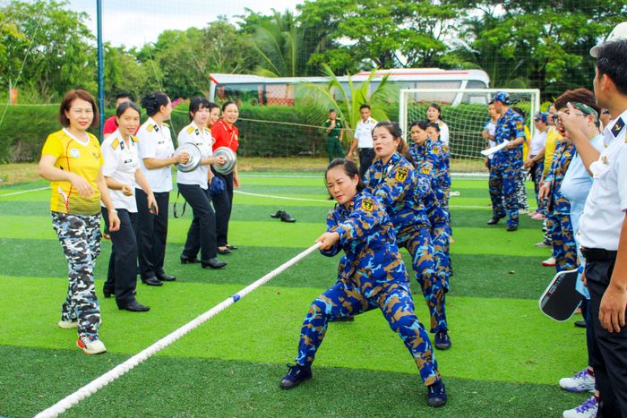Phụ nữ lực lượng vũ trang tham gia liên hoan dân vũ và các hoạt động TDTT tại chương trình