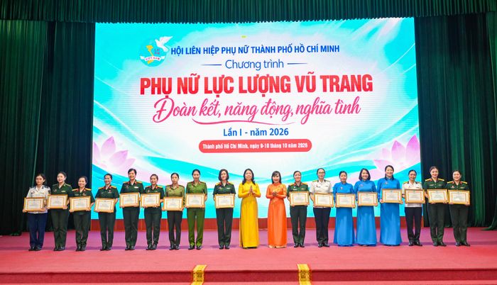 Ban Tổ chức khen thưởng các tập thể, cán bộ Hội tiêu biểu