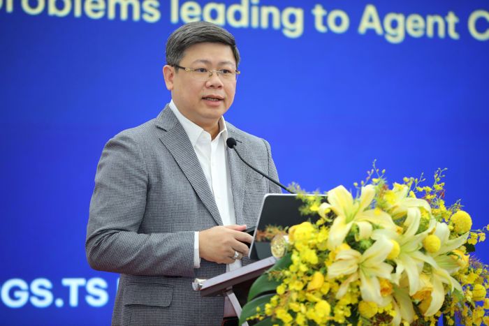 Phó Cục trưởng Cục Chuyển đổi số quốc gia Hoàng Hữu Hạnh,trình bày tham luận tại diễn đàn. Ảnh: T.G