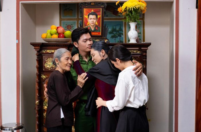 Hình ảnh trong MV "Dưới cờ Tổ quốc anh về"