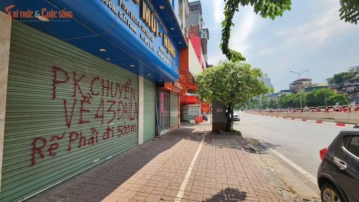 Nhiều căn nhà từng là nơi sinh sống, kinh doanh của người dân đang dần được tháo dỡ, mở đường cho Dự án Trục không gian Quốc lộ 1.