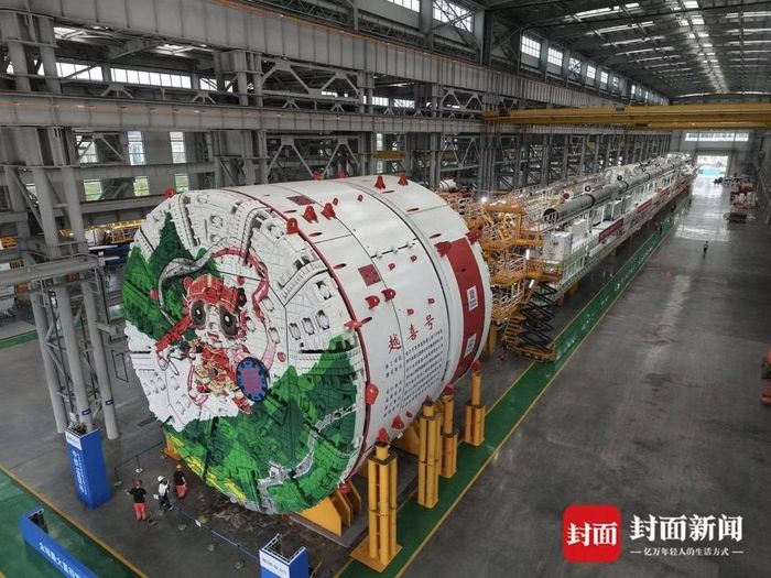 TBM “Việt Hỷ” có đường kính đào hơn 13 m, dài 220 m và nặng khoảng 3.500 tấn. (Ảnh: m.thecover.cn)