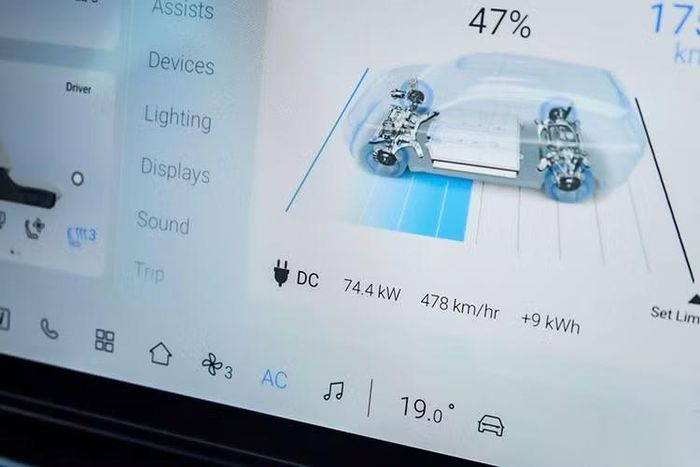 Thông số phạm vi hoạt động của ASX VR-e hiện chưa được công bố. Tuy nhiên, với bộ pin tương đối nhỏ, người dùng không nên kỳ vọng xe có thể di chuyển xa hơn đáng kể so với mức 400 km sau mỗi lần sạc đầy pin. Khả năng sạc của xe cũng chưa thực sự nổi bật. Công suất sạc nhanh DC tối đa của xe chỉ đạt 134 kW trong khi sạc chậm AC bị giới hạn ở mức 6,6 kW.