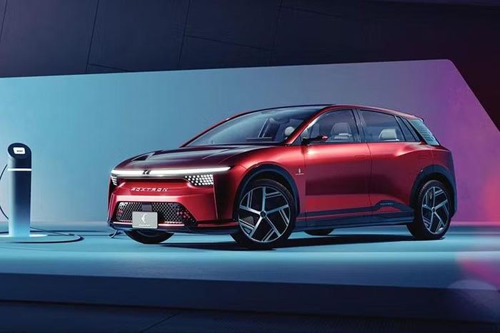 Một số khách hàng có thể dè dặt khi lựa chọn mẫu Mitsubishi thực chất được phát triển từ xe điện của một thương hiệu Đài Loan chưa có nhiều kinh nghiệm sản xuất ô tô. Do đó, để tăng sự yên tâm cho khách hàng, Mitsubishi cung cấp chế độ bảo hành 5 năm hoặc 100.000 km cho ASX VR-e.