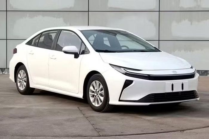 Việc tiếp tục duy trì Toyota Corolla thế hệ thứ 11 khiến mẫu sedan này trở thành một trường hợp khá đặc biệt khi có vòng đời kéo dài hơn 12 năm. Hiện chưa rõ Toyota sẽ tiếp tục duy trì thế hệ này tại Pakistan trong bao lâu trước khi chuyển sang một thế hệ hoàn toàn mới.