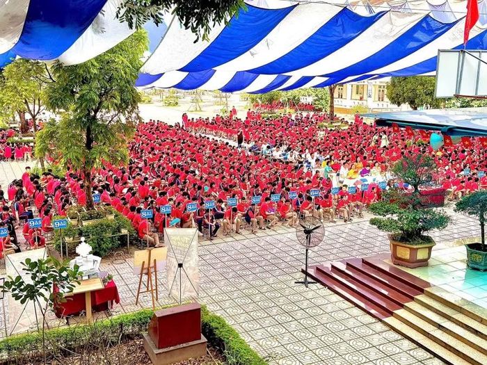 Học sinh Trường Tiểu học & THCS Nam Phù trong một hoạt động tập thể. Ảnh: Đình Tuệ.