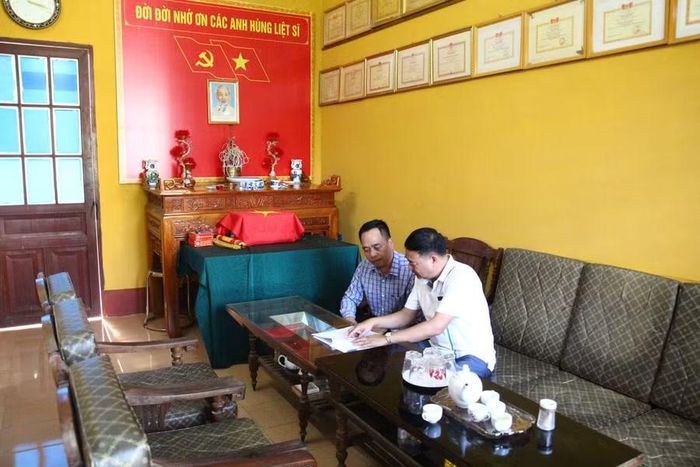 Thượng tá Cù Xuân Cường trao đổi với Báo Giáo dục và Thời đại.