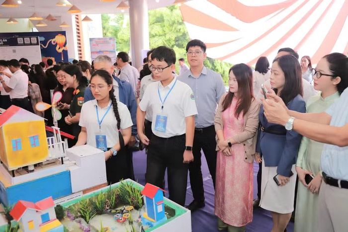 Kết nối, chia sẻ, giới thiệu và lan tỏa các mô hình, sản phẩm, giải pháp chuyển đổi số.