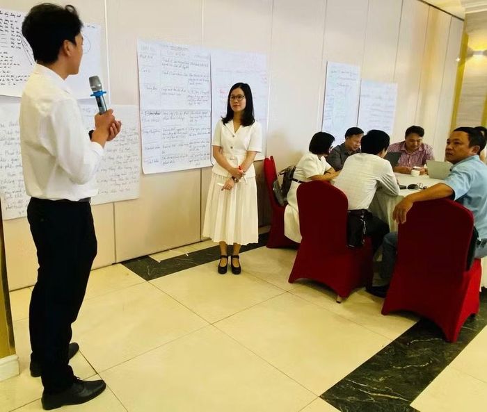 Thay vì dừng ở những khẩu hiệu chung như “tiết kiệm điện”, báo cáo viên khuyến khích học viên lựa chọn hành động cụ thể, có thể thực hiện ngay.