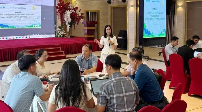 Chương trình tập huấn giáo dục năng lượng sạch, năng lượng tái tạo cho cán bộ quản lý, giáo viên cốt cán các trường THPT, trung tâm GDNN–GDTX cùng học sinh, học viên trên địa bàn tỉnh Hà Tĩnh.