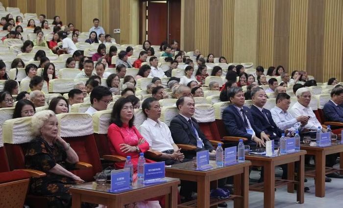 Các đại biểu tham dự buổi lễ.