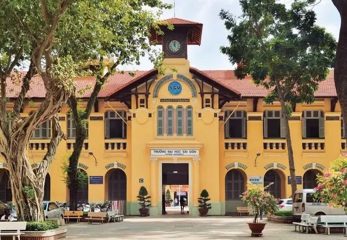 Cơ sở chính tại phường Chợ Quán của Trường Đại học Sài Gòn.