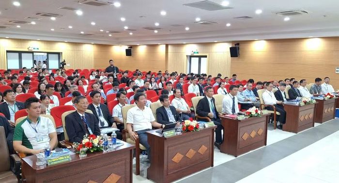 Đông đảo các nhà khoa học trên toàn quốc tham dự Hội thảo Khoa học Quốc gia.