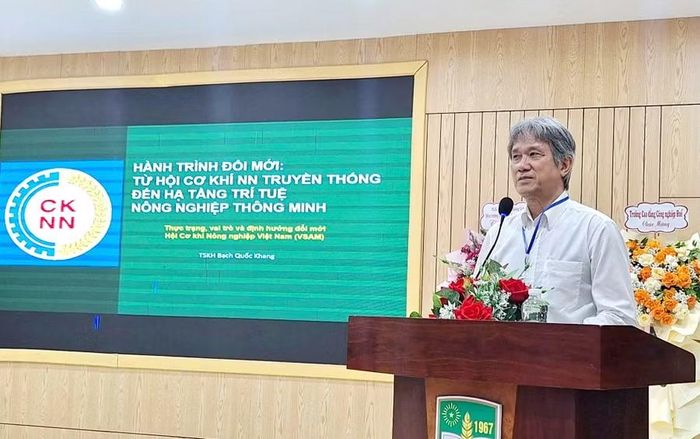 TS Khoa học Bạch Quốc Khang, đại diện lãnh đạo Hội Cơ khí nông nghiệp Việt Nam phát biểu.