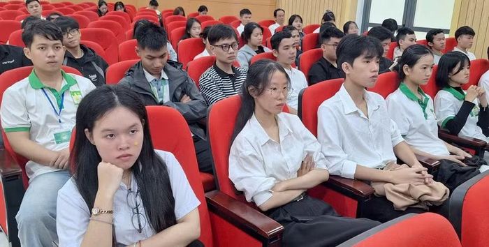 Sinh viên Trường ĐH Nông Lâm Huế tham dự Hội thảo.