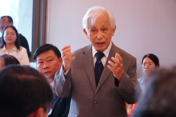 GS Trần Thanh Vân chia sẻ tại buổi làm việc.
