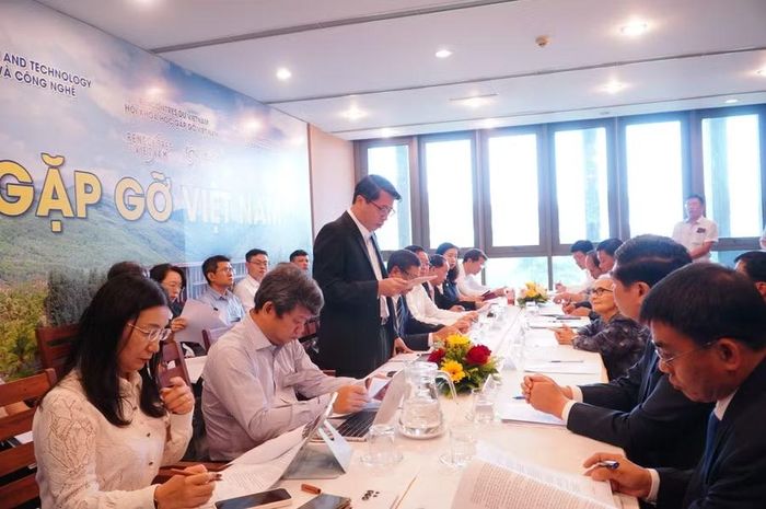 Quang cảnh buổi làm việc.